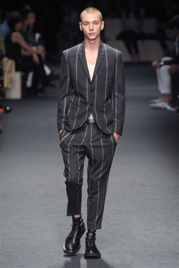 Fotoservizio/SS 2012/MEN/NEIL BARRETT/D1/17
