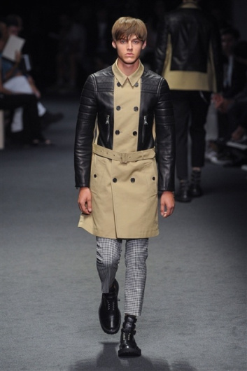 Fotoservizio/SS 2012/MEN/NEIL BARRETT/D1/22