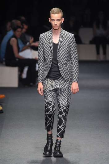 Fotoservizio/SS 2012/MEN/NEIL BARRETT/D1/29