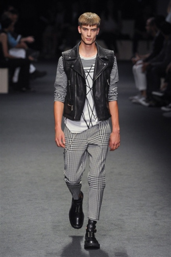 Fotoservizio/SS 2012/MEN/NEIL BARRETT/D1/31