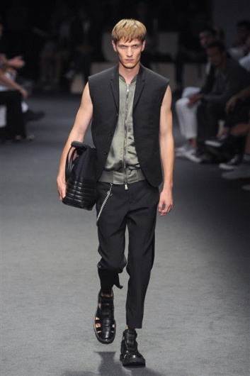 Fotoservizio/SS 2012/MEN/NEIL BARRETT/D1/32