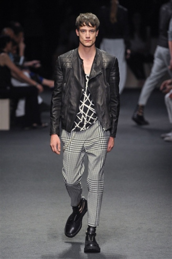 Fotoservizio/SS 2012/MEN/NEIL BARRETT/D1/33