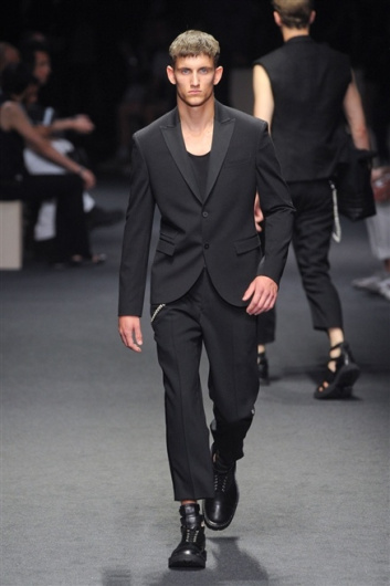 Fotoservizio/SS 2012/MEN/NEIL BARRETT/D1/34
