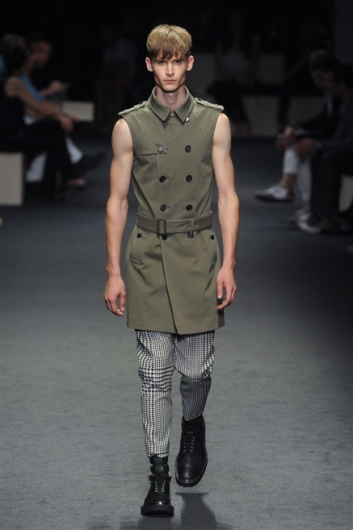 Fotoservizio/SS 2012/MEN/NEIL BARRETT/D1/8