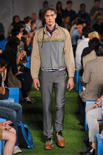 Fotoservizio/SS 2012/MEN/PRADA/D1/7