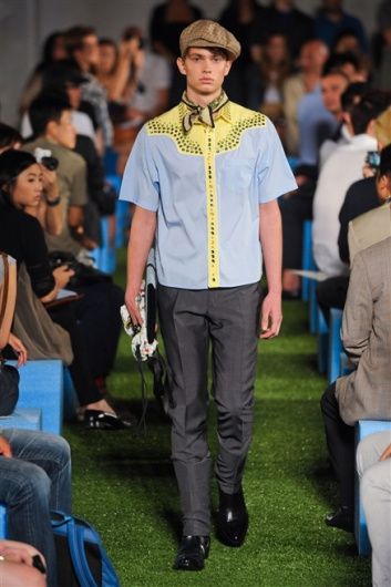 Fotoservizio/SS 2012/MEN/PRADA/D1/9