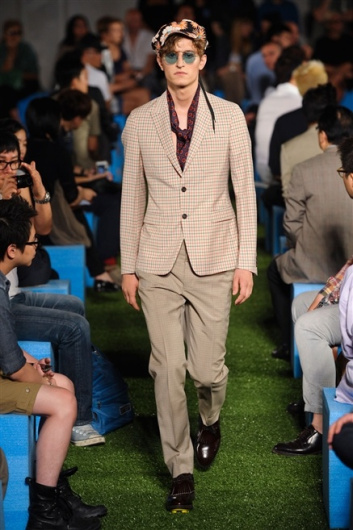 Fotoservizio/SS 2012/MEN/PRADA/D1/16