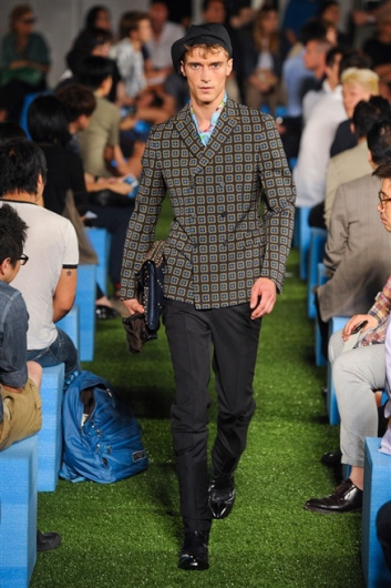 Fotoservizio/SS 2012/MEN/PRADA/D1/39