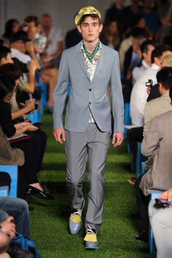 Fotoservizio/SS 2012/MEN/PRADA/D1/2