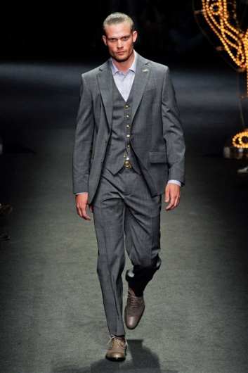 Fotoservizio/SS 2012/MEN/VIVIENNE WESTWOOD/D1/4
