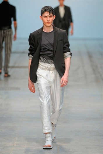 Fotoservizio/SS 2013/MEN/COSTUME NATIONAL HOMME/D1/13