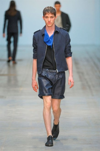 Fotoservizio/SS 2013/MEN/COSTUME NATIONAL HOMME/D1/23