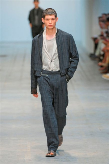Fotoservizio/SS 2013/MEN/COSTUME NATIONAL HOMME/D1/24