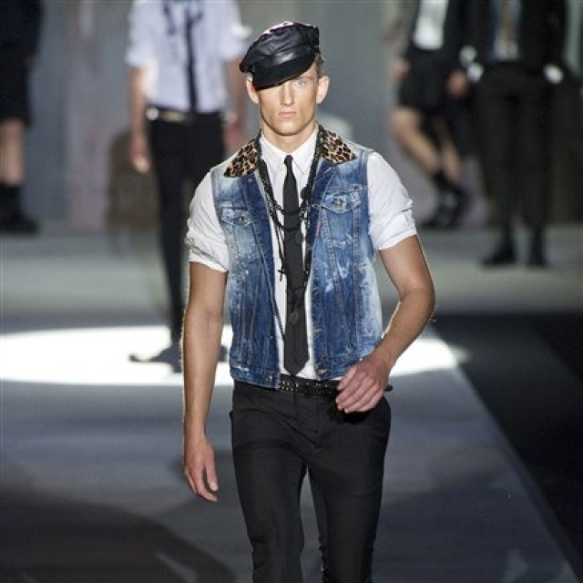 DSQUARED2