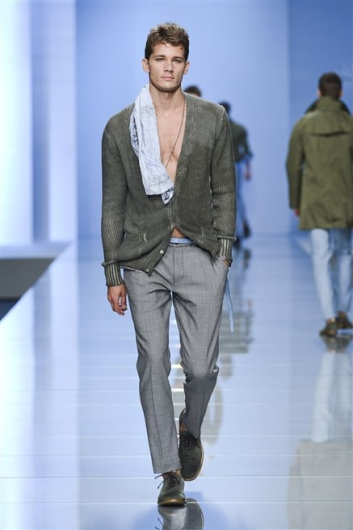 Fotoservizio/SS 2013/MEN/ERMANNO SCERVINO/D1/23