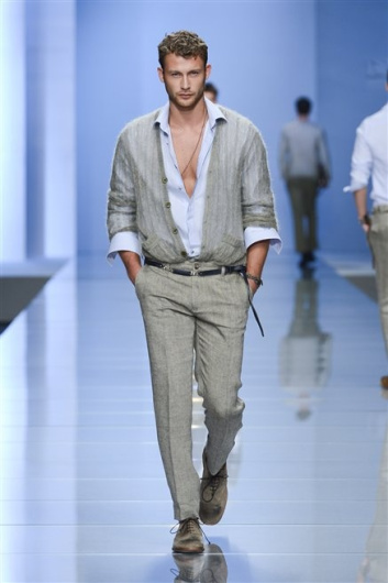 Fotoservizio/SS 2013/MEN/ERMANNO SCERVINO/D1/4