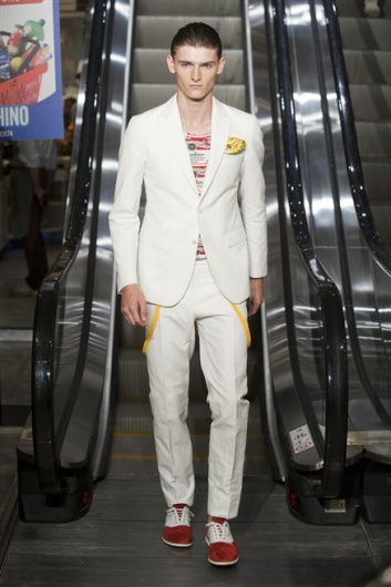 Fotoservizio/SS 2013/MEN/MOSCHINO/D1/5