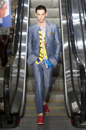 Fotoservizio/SS 2013/MEN/MOSCHINO/D1/8