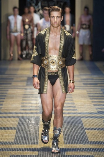 Fotoservizio/SS 2013/MEN/VERSACE/D1/0