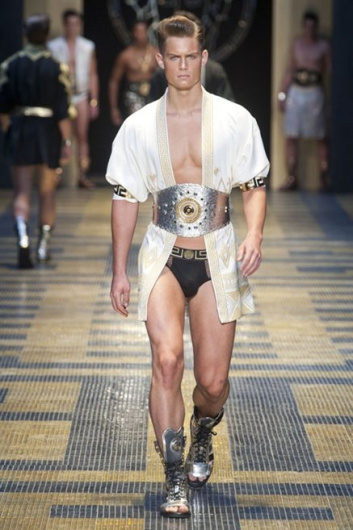 Fotoservizio/SS 2013/MEN/VERSACE/D1/2