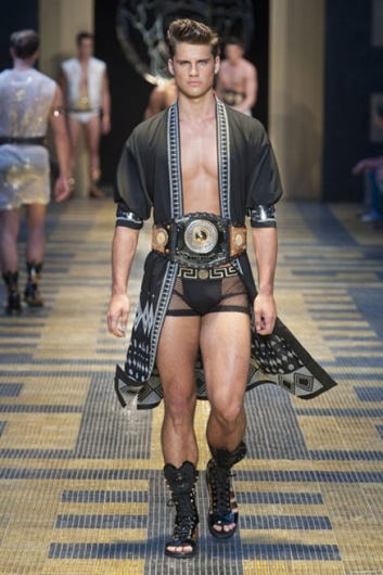 Fotoservizio/SS 2013/MEN/VERSACE/D1/3