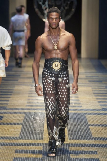 Fotoservizio/SS 2013/MEN/VERSACE/D1/4