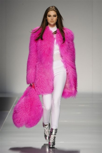 Fotoservizio/FW 2012-2013/WOMEN/BLUMARINE/D1/2