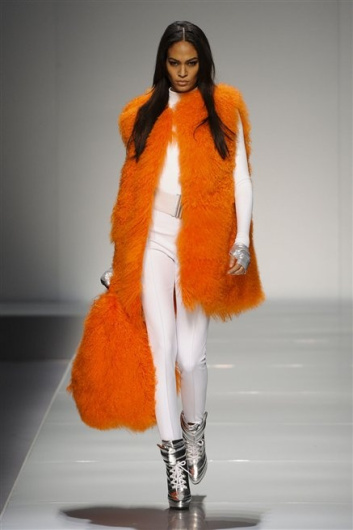 Fotoservizio/FW 2012-2013/WOMEN/BLUMARINE/D1/4