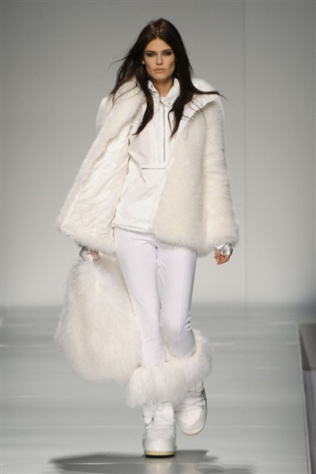 Fotoservizio/FW 2012-2013/WOMEN/BLUMARINE/D1/5