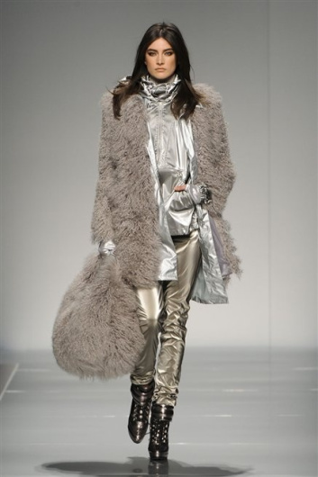 Fotoservizio/FW 2012-2013/WOMEN/BLUMARINE/D1/7