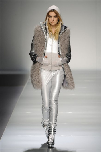 Fotoservizio/FW 2012-2013/WOMEN/BLUMARINE/D1/8