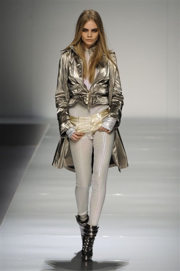 Fotoservizio/FW 2012-2013/WOMEN/BLUMARINE/D1/9