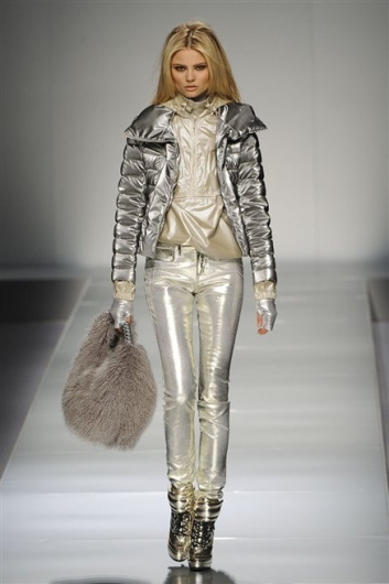 Fotoservizio/FW 2012-2013/WOMEN/BLUMARINE/D1/10