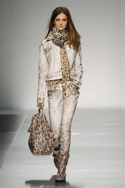 Fotoservizio/FW 2012-2013/WOMEN/BLUMARINE/D1/21