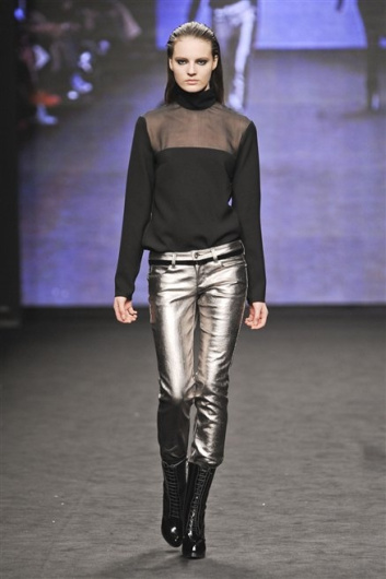 Fotoservizio/FW 2012-2013/WOMEN/C'N'C COSTUME NATIONAL/D1/23