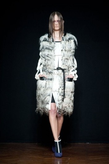 Fotoservizio/FW 2012-2013/WOMEN/CRISTIANO BURANI/D1/7