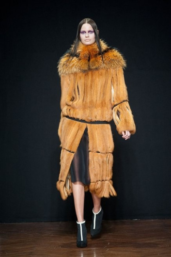 Fotoservizio/FW 2012-2013/WOMEN/CRISTIANO BURANI/D1/9