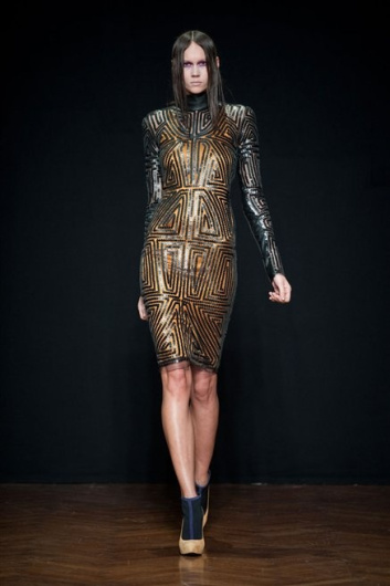 Fotoservizio/FW 2012-2013/WOMEN/CRISTIANO BURANI/D1/19