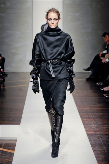 Fotoservizio/FW 2012-2013/WOMEN/GIANFRANCO FERRE'/D1/2