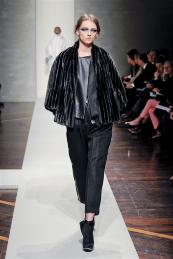 Fotoservizio/FW 2012-2013/WOMEN/GIANFRANCO FERRE'/D1/5