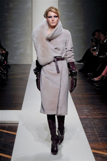 Fotoservizio/FW 2012-2013/WOMEN/GIANFRANCO FERRE'/D1/8