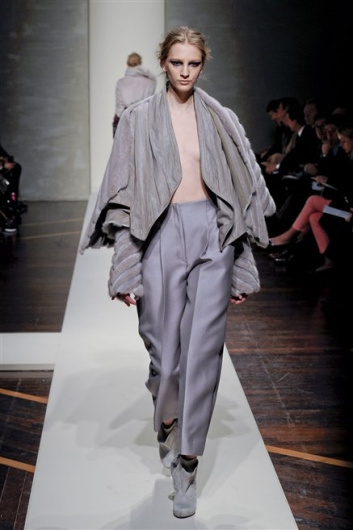Fotoservizio/FW 2012-2013/WOMEN/GIANFRANCO FERRE'/D1/9