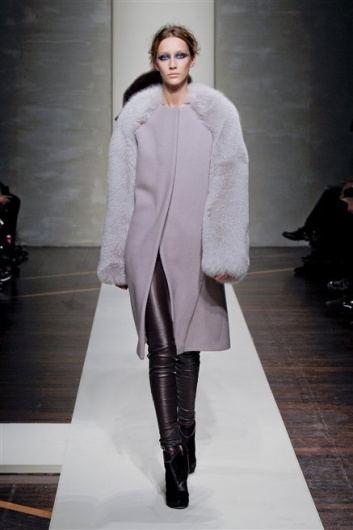 Fotoservizio/FW 2012-2013/WOMEN/GIANFRANCO FERRE'/D1/13