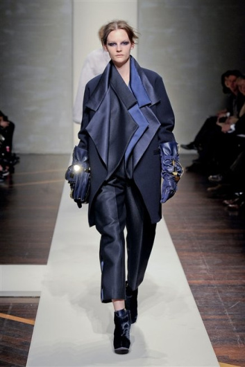 Fotoservizio/FW 2012-2013/WOMEN/GIANFRANCO FERRE'/D1/14