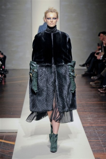 Fotoservizio/FW 2012-2013/WOMEN/GIANFRANCO FERRE'/D1/17