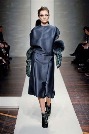 Fotoservizio/FW 2012-2013/WOMEN/GIANFRANCO FERRE'/D1/18