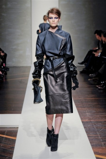 Fotoservizio/FW 2012-2013/WOMEN/GIANFRANCO FERRE'/D1/19