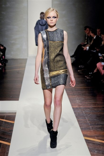 Fotoservizio/FW 2012-2013/WOMEN/GIANFRANCO FERRE'/D1/21