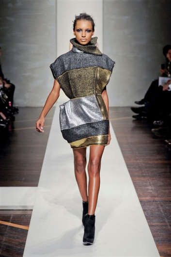 Fotoservizio/FW 2012-2013/WOMEN/GIANFRANCO FERRE'/D1/22