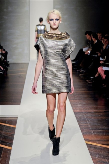 Fotoservizio/FW 2012-2013/WOMEN/GIANFRANCO FERRE'/D1/24